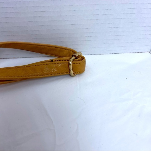 Alyssa L. A.  N.Y. Milan Tan/Buckskin color Med.‎ Messenger W/Bow & Gold Accent - Picture 5 of 6
